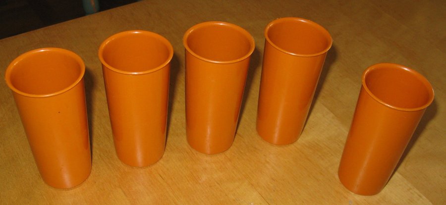 Tupperware 5 st orangefärgade Muggar