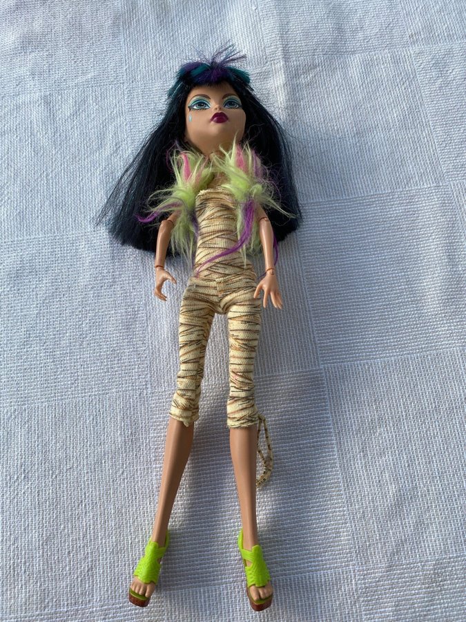 DOCKA Monster High Cleo de Nile - tror jag att den heter