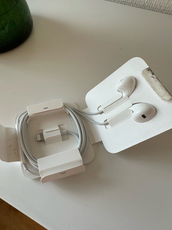 Apple EarPods med Lightning-kontakt