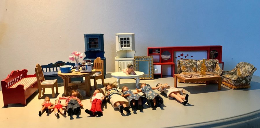 Diverse, möbler och dockor till Lundby dockskåp