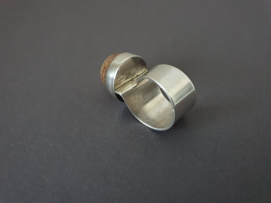 Kraftig Silver Ring 925 med Sten Vikt 19,3 gr Str 17 mm Justerbar Stämplad