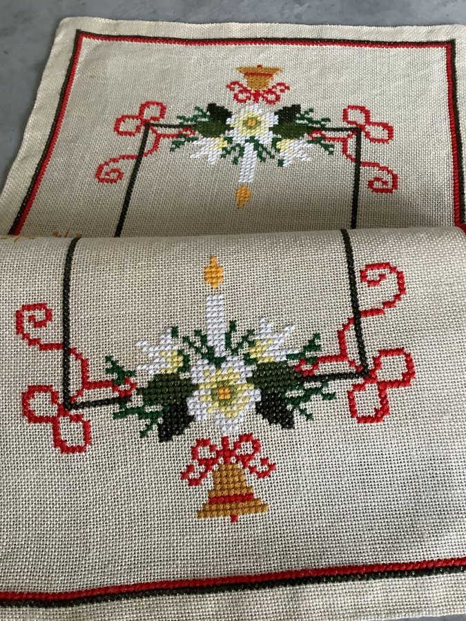 Löpare till Jul **Handbroderier på beige linneväv **Ljus och blommor *56x26 cm