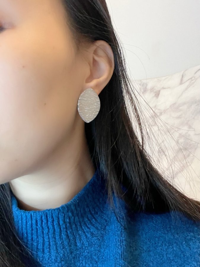 Drop earrings