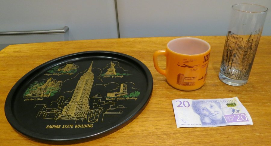 Tre New York-souvenirer från 70-talet säljes: bricka kaffemugg glas