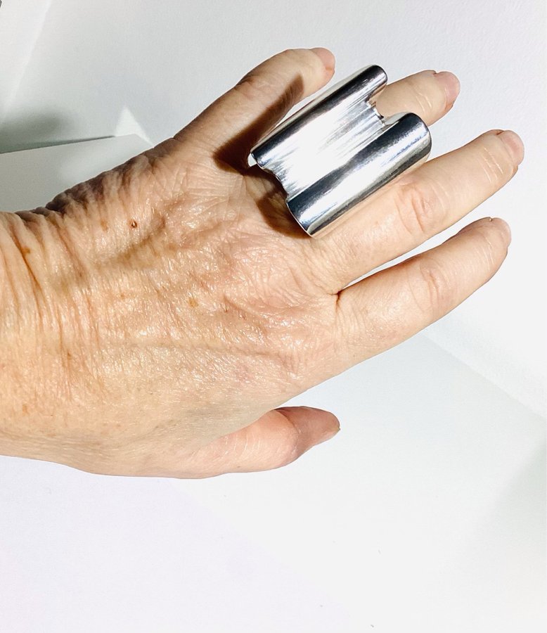 Str 58 Mega stor design ring i sterling sølv Designet af Allan Børge Larsen