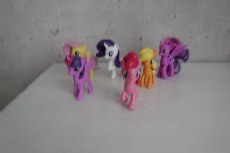 3 hästar och 3 enhörningar my little pony i olika färger