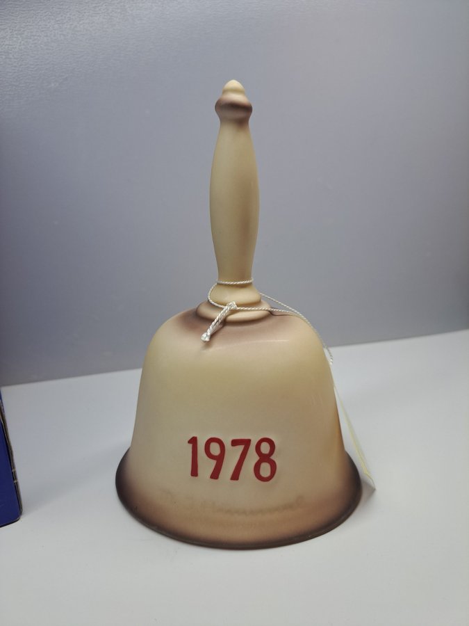 Vintage Hummel Goebel annual bell 1978