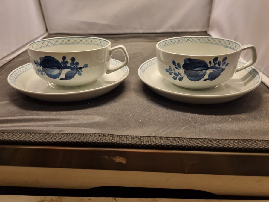 Royal Copenhagen Fajance 2 st Tekoppar/Kaffekoppar med fat