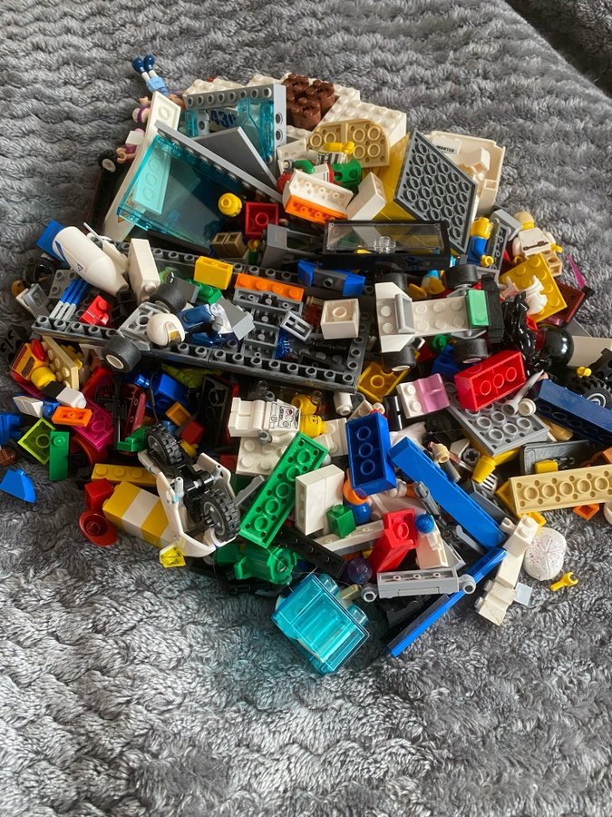 Lego-låda med delar