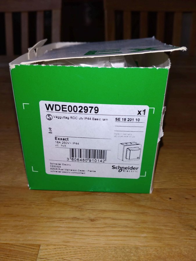 Schneider Electric Exxact VDE002979 Vägguttag IP44