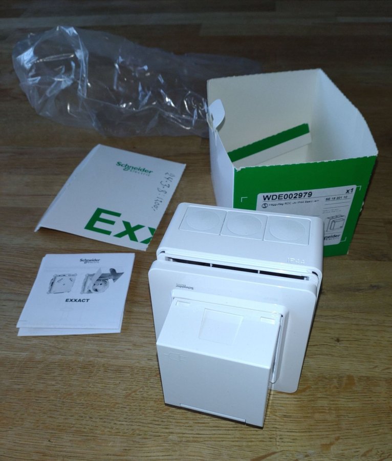 Schneider Electric Exxact VDE002979 Vägguttag IP44