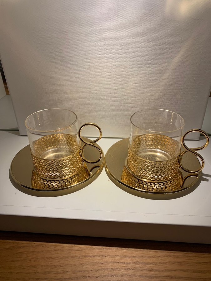 Iittala Karaatti Timo Sarpaneva Finland 2 gyllene muggar med fat vintage