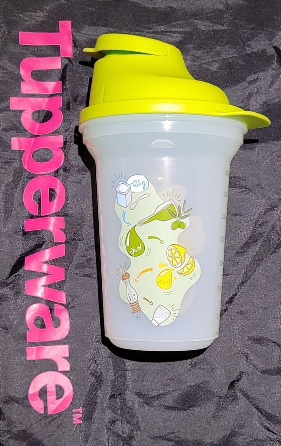 NY grön Eazy Shaker 4,5dl från Tupperware med dressing recept gradering ml  oz