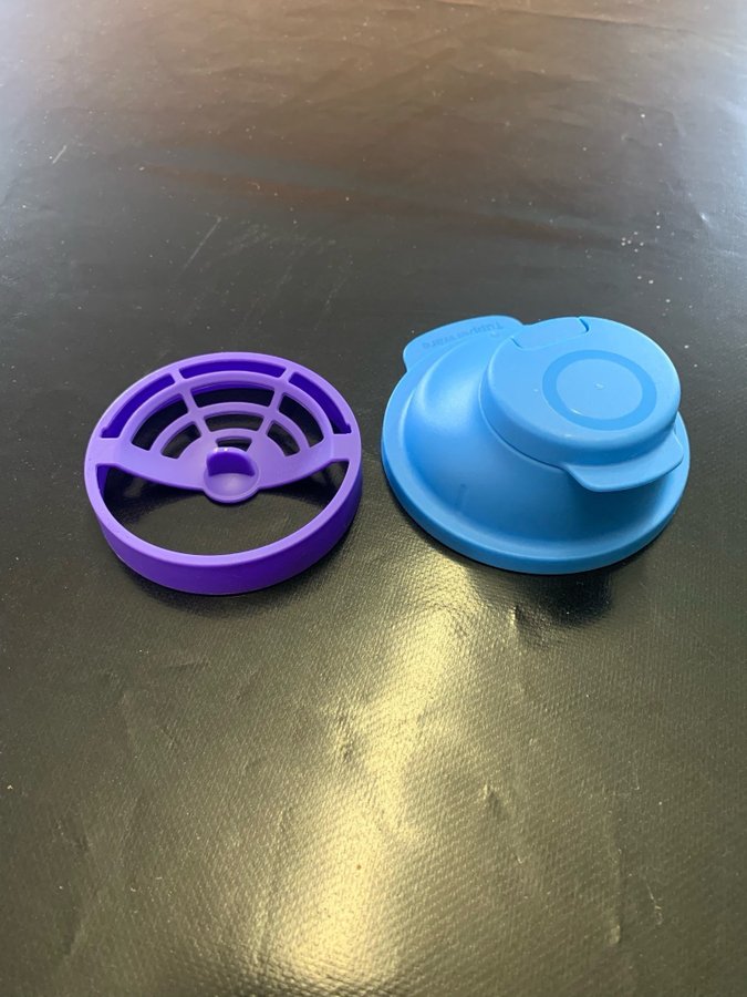 Tupperware shaker låg i blå til 600ml