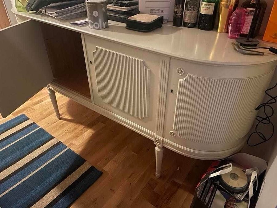 Vacker skänk/sideboard Gustaviansk stil