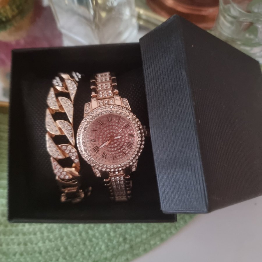 Women watch and bracelet