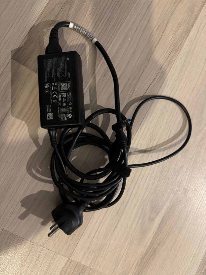 HP 65W Laptop Adapter Ladare