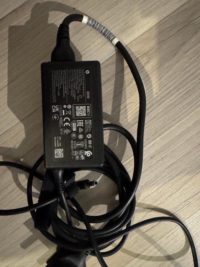 HP 65W Laptop Adapter Ladare