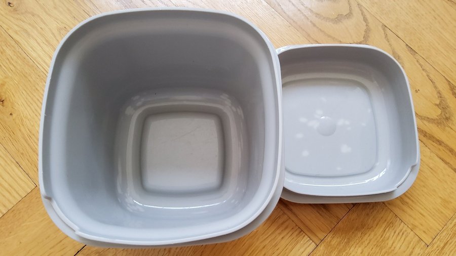 Tupperwaremförvaringsburk med lock i bra beg skick!