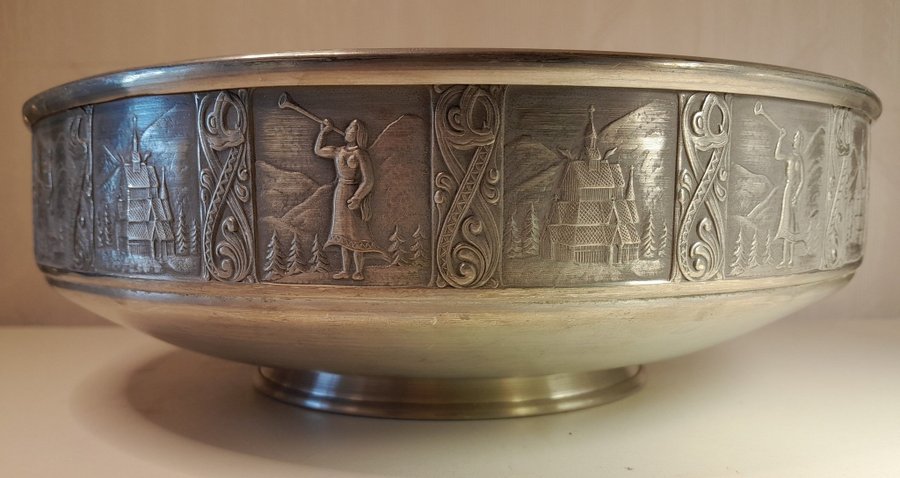 Kyrre Norsk Tinn Pewter. Skål med vackra gravyrer