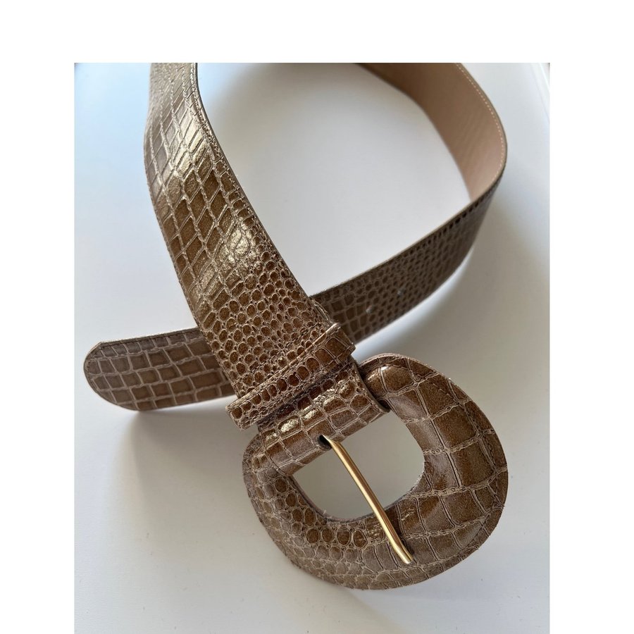 Beautiful Y2K light brown crocodile-embossed belt size 85