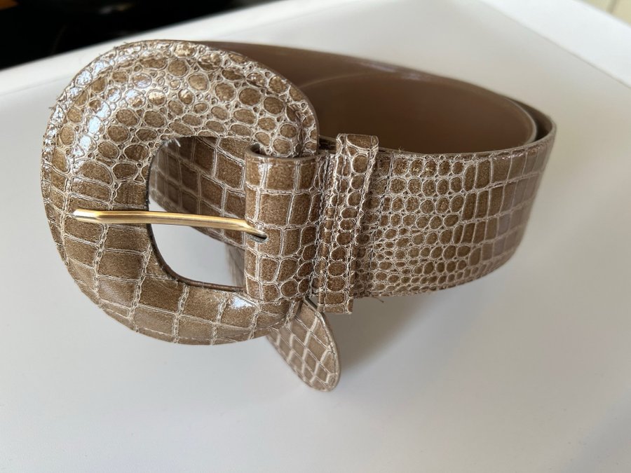 Beautiful Y2K light brown crocodile-embossed belt size 85