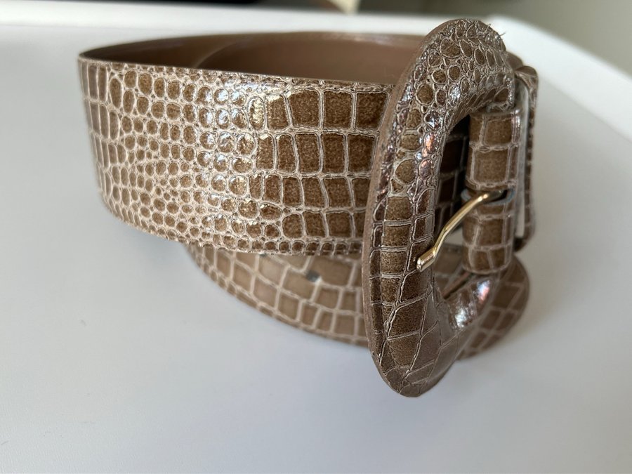 Beautiful Y2K light brown crocodile-embossed belt size 85