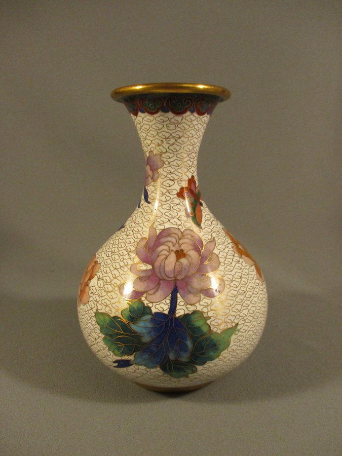 Vacker kinesisk cloisonne vas 1900-tal