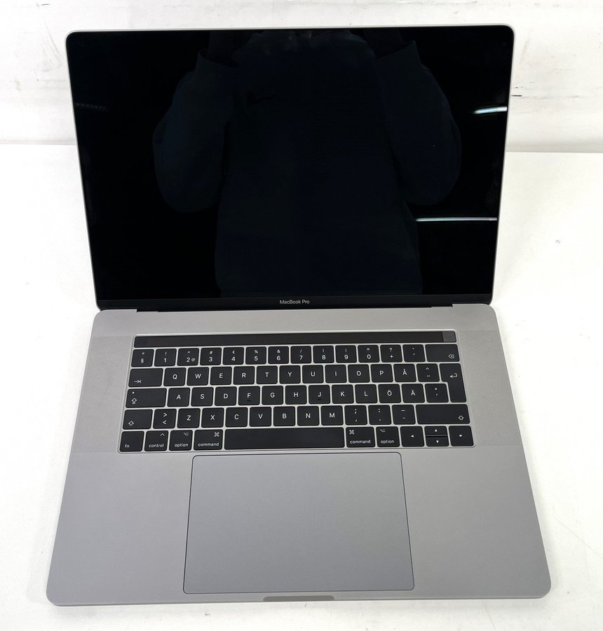 MacBook Pro 15" 2017 med TouchBar 7-7700 28Gh 16GB RAM 500GB