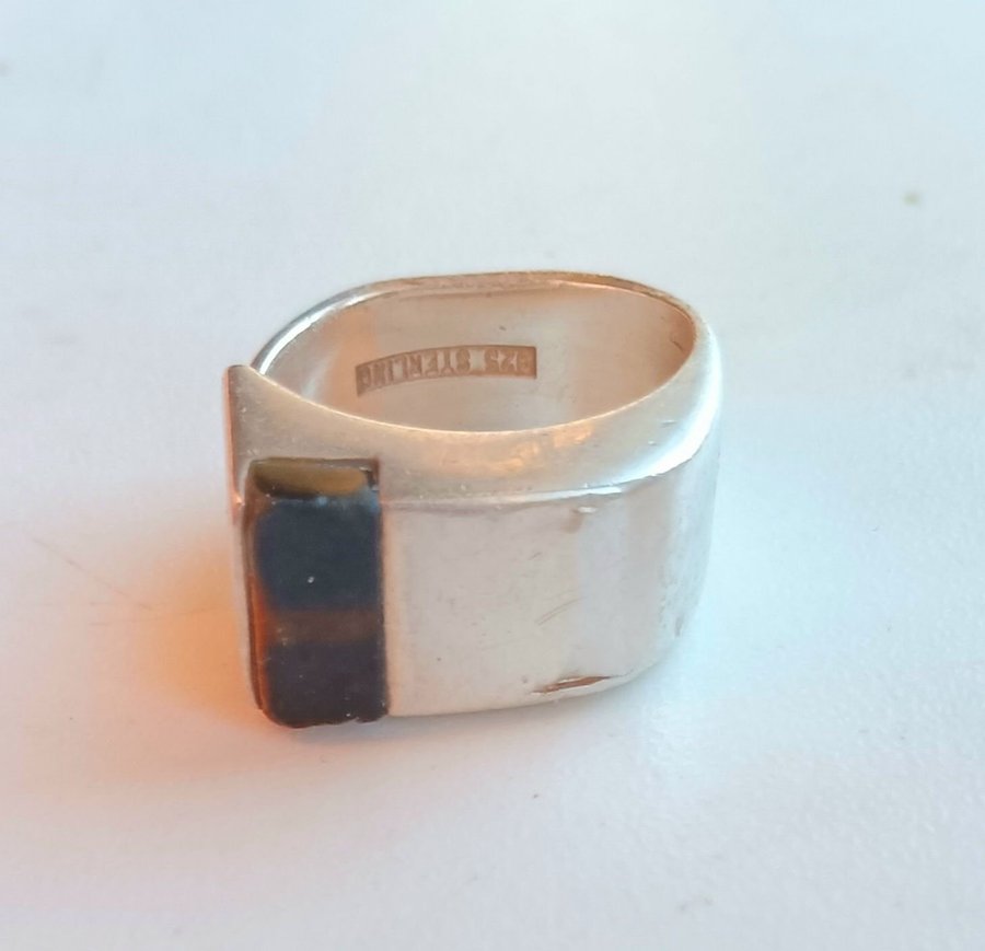 Vacker  Rejäl Ring Sterling Silver 1 Ädelsten Tigeröga 18 Ø 813 GRAM Bra Skick