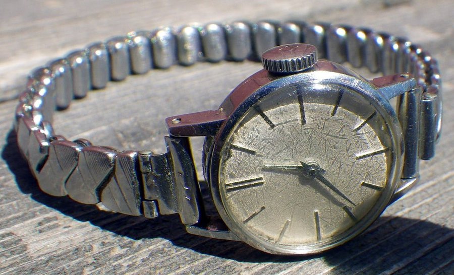 Udda Seiko Damarmbandsur 60-70 tal; diameter 20mm i behov av service/reparation