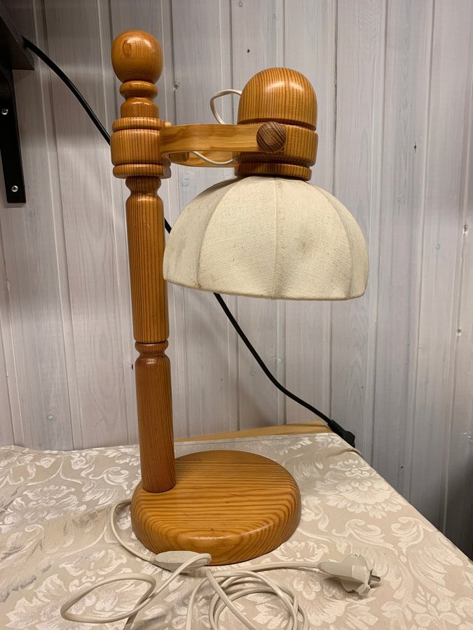 Retro Bordslampa Markslöjd Sweden Furu Trä Lampa med original skärm 56 cm hög