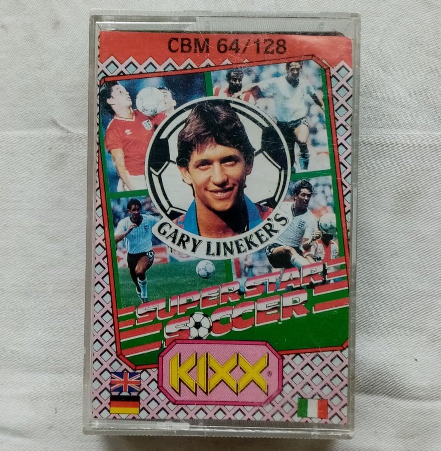 Gary Lineker's Superstar Soccer (Kixx) - Commodore 64 / C64 Spel