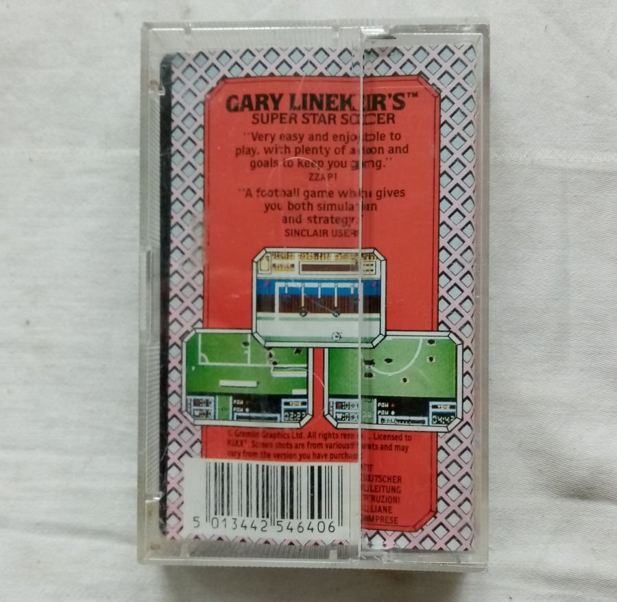 Gary Lineker's Superstar Soccer (Kixx) - Commodore 64 / C64 Spel