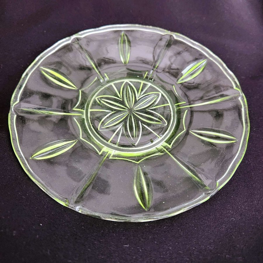 Vintage Uranium Glass Plate Beautiful Flower Design