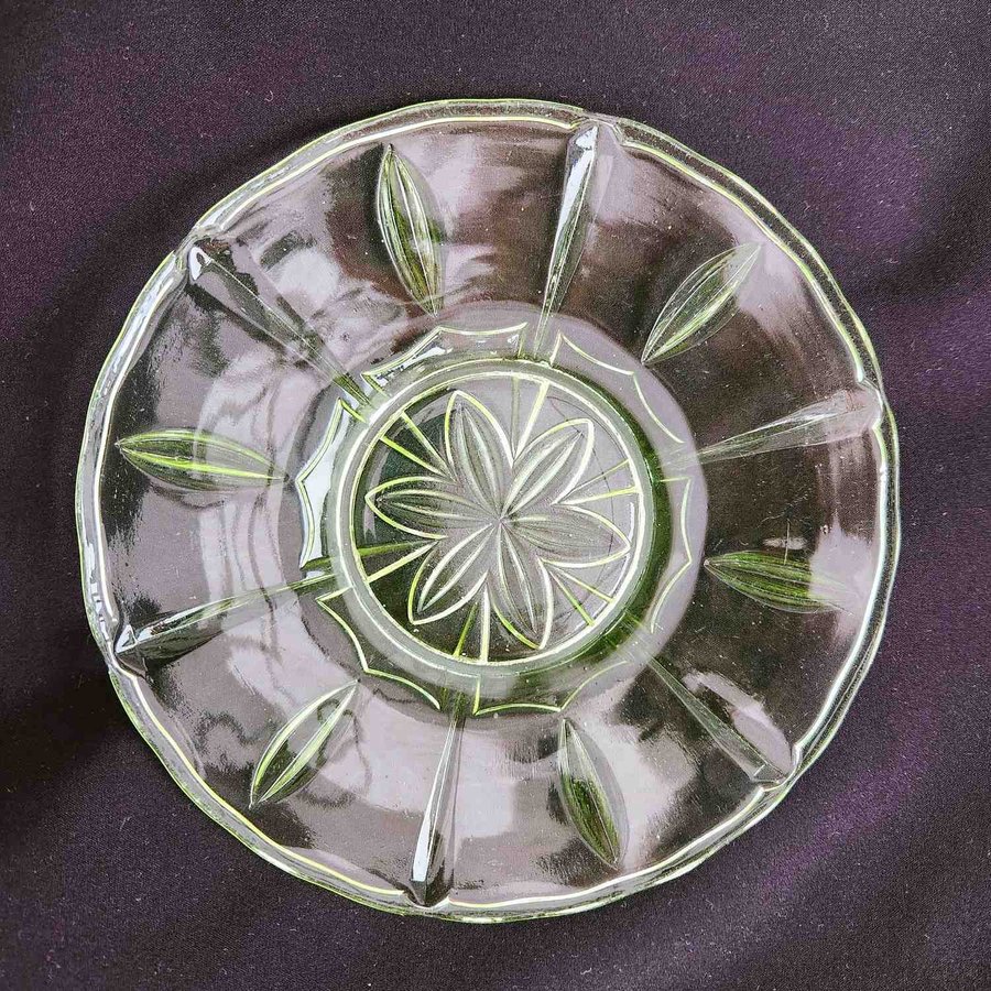 Vintage Uranium Glass Plate Beautiful Flower Design