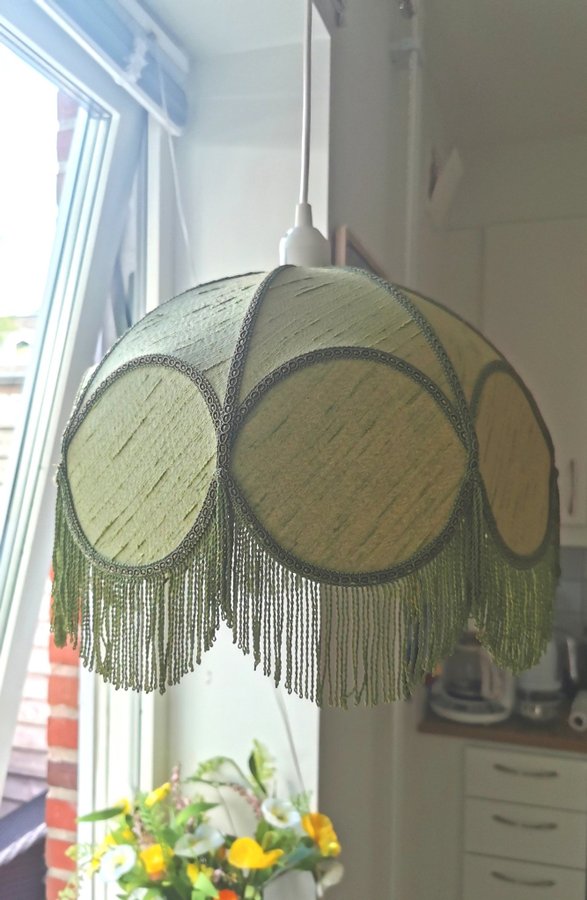 Retrolampa ~Grön taklampa med fransar~vintagelamp 1960s~