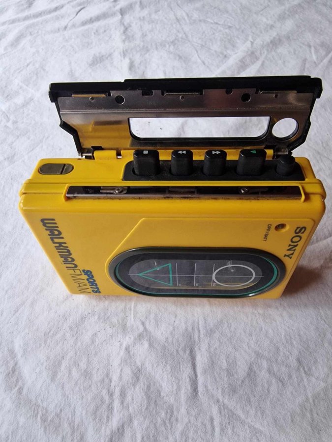 Sony Walkman Sports fm/am gul kassettbandspelare. Vintage