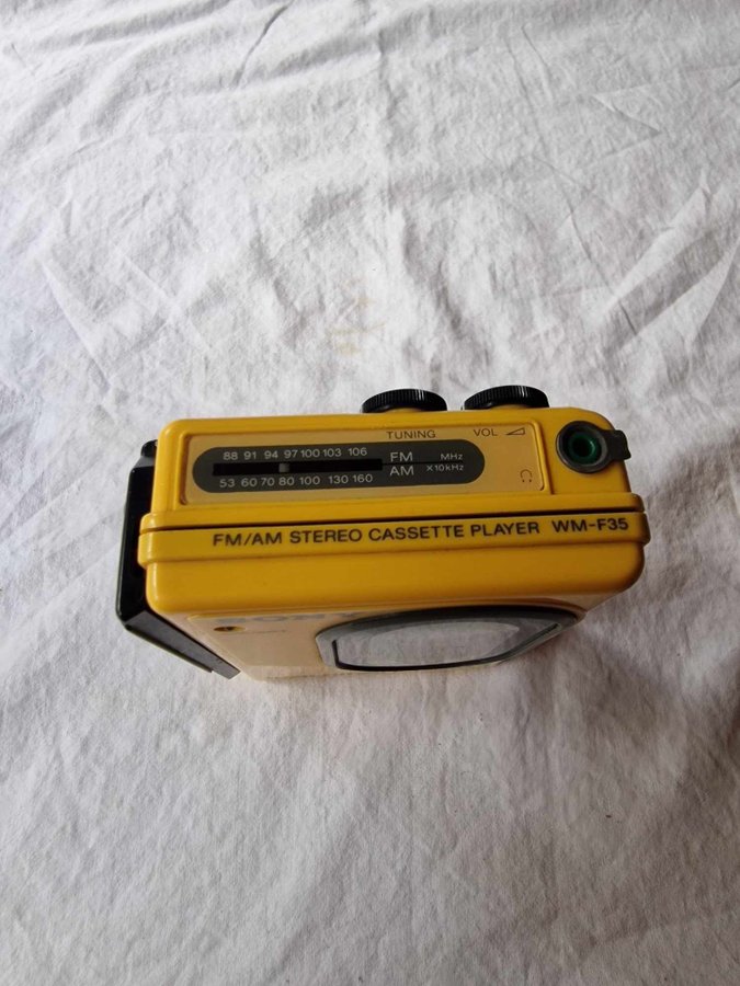 Sony Walkman Sports fm/am gul kassettbandspelare. Vintage