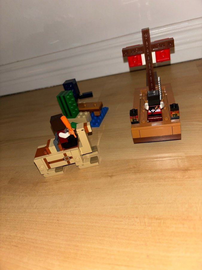 LEGO Minecraft 21159 The Desert Outpost