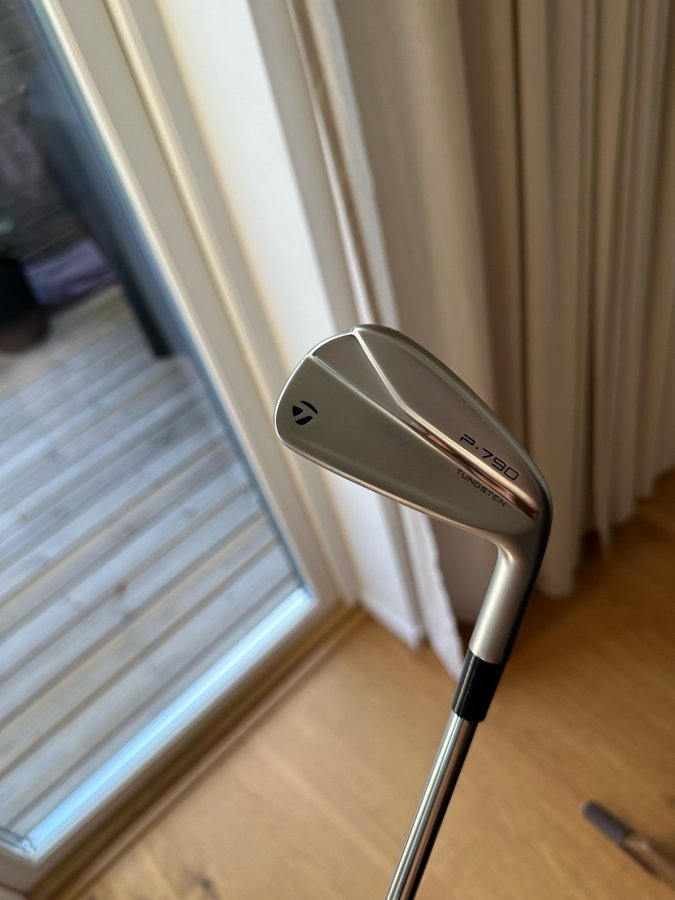 TaylorMade P790 järnset (4-P) med KBS Tour Lite S-skaft