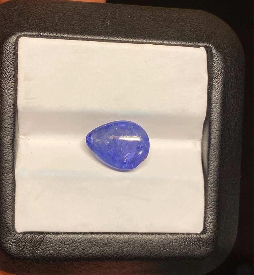 Tanzanite cabochon 6.41 carat