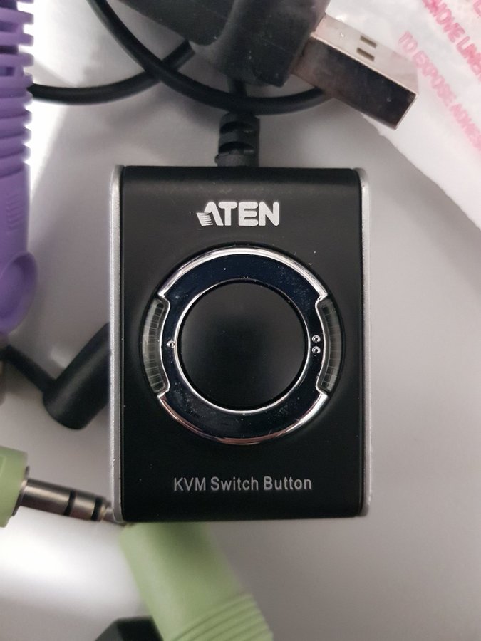 KVM-switch med DVI och USB