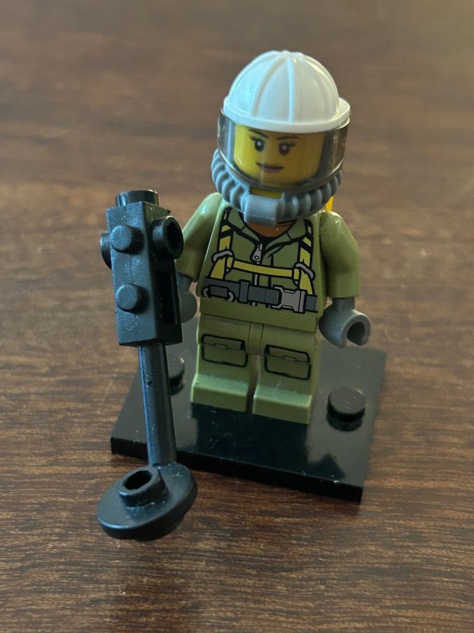 Lego City - Volcano Explorer Minifigure