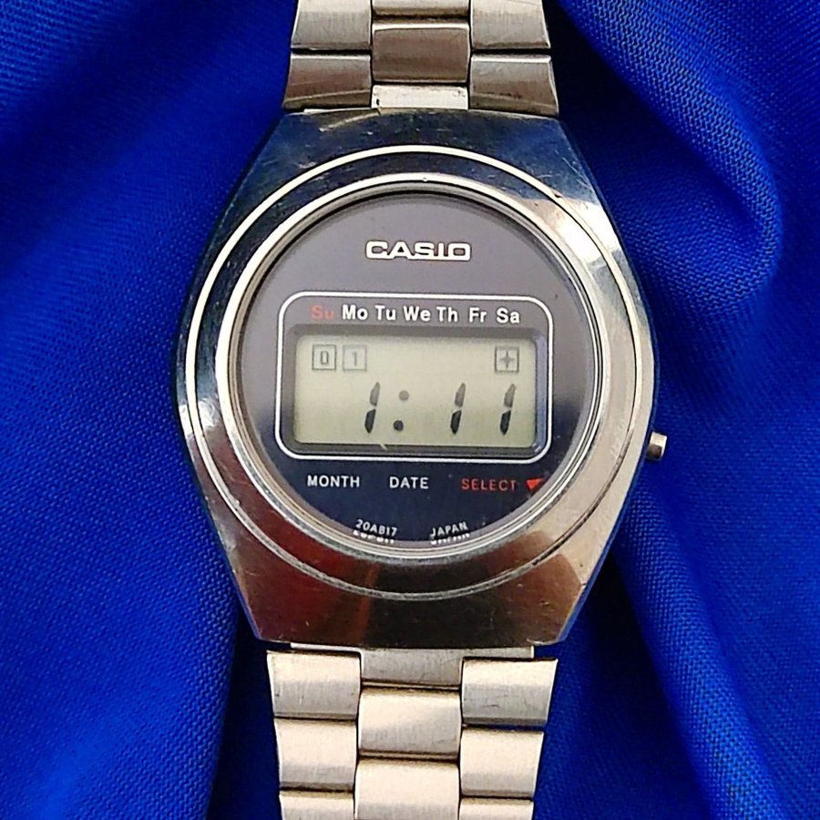 Casio casiotron 1975 R-15 very rare from Japan