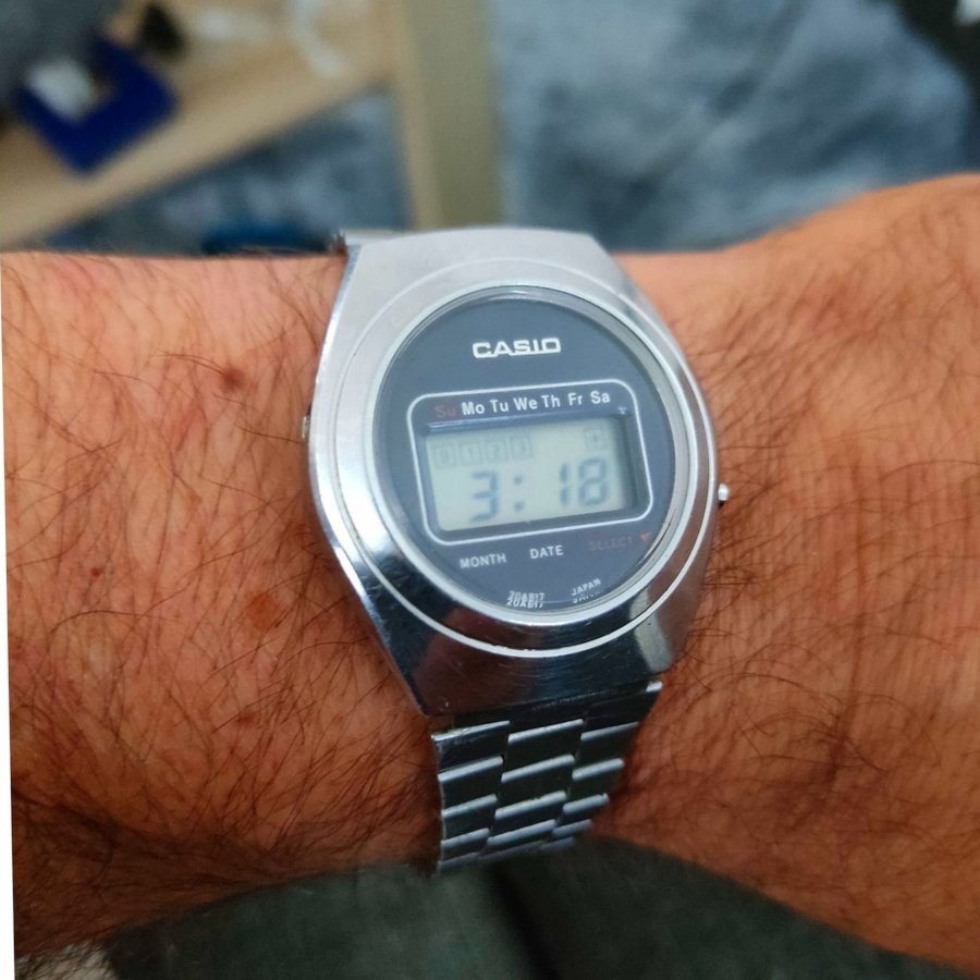 Casio casiotron 1975 R-15 very rare from Japan