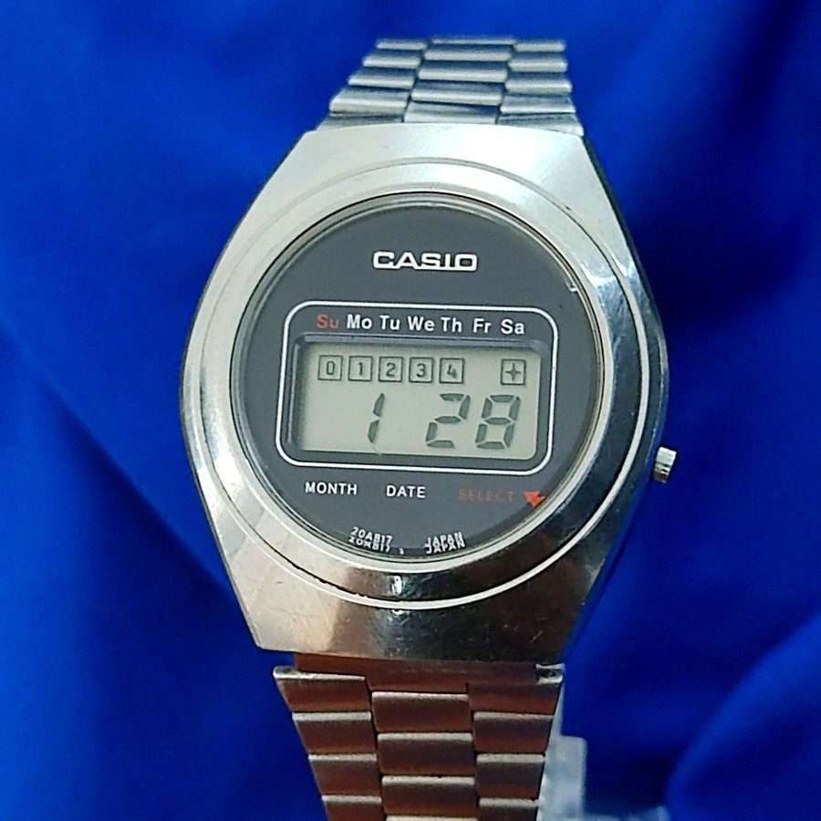 Casio casiotron 1975 R-15 very rare from Japan