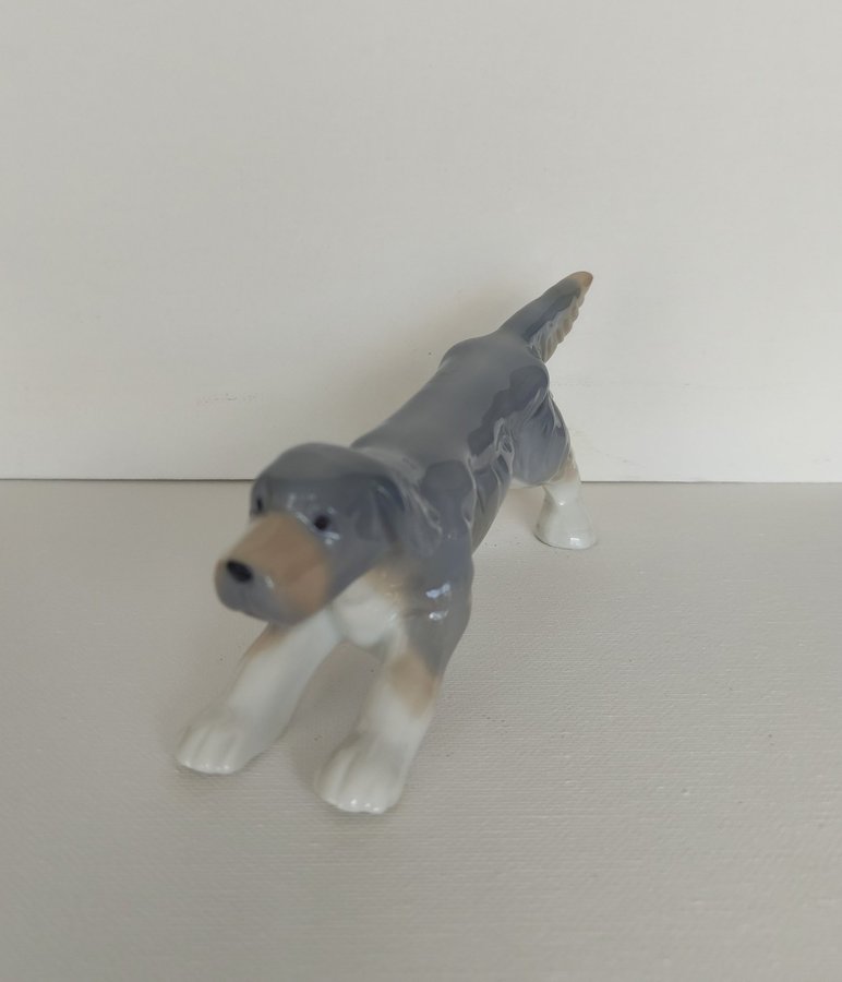 Vintage-porslin-figurin-hunden