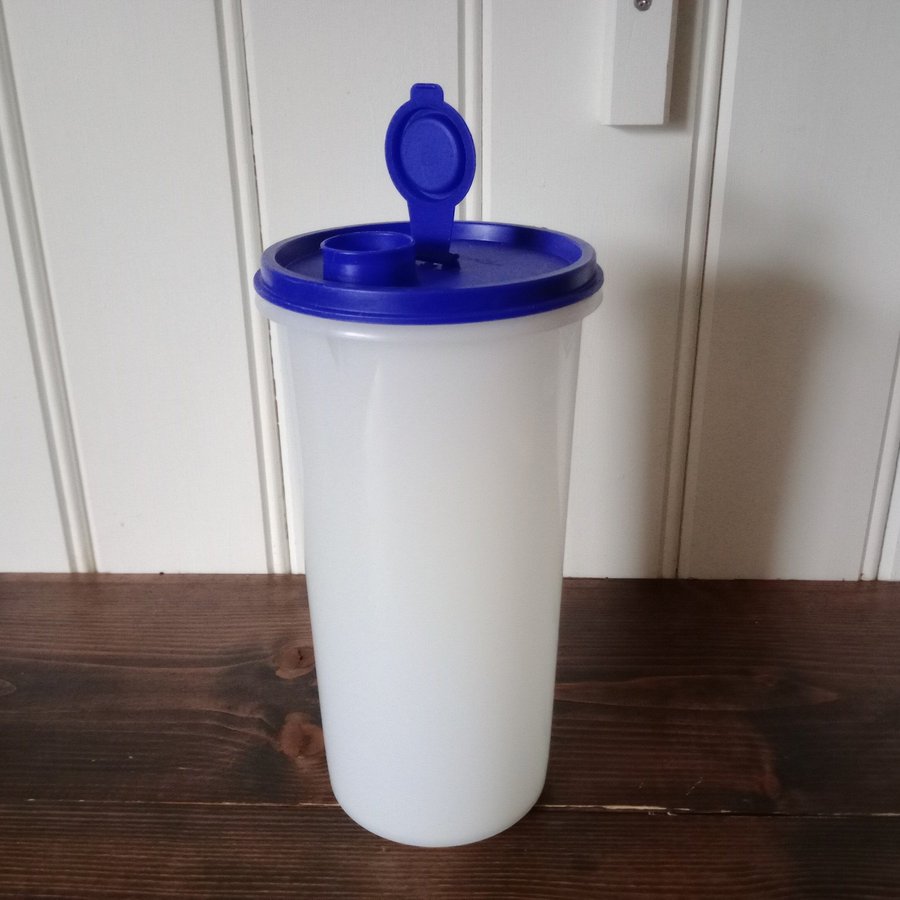 Tupperware cylinder kanna 1,5l med vätsketät