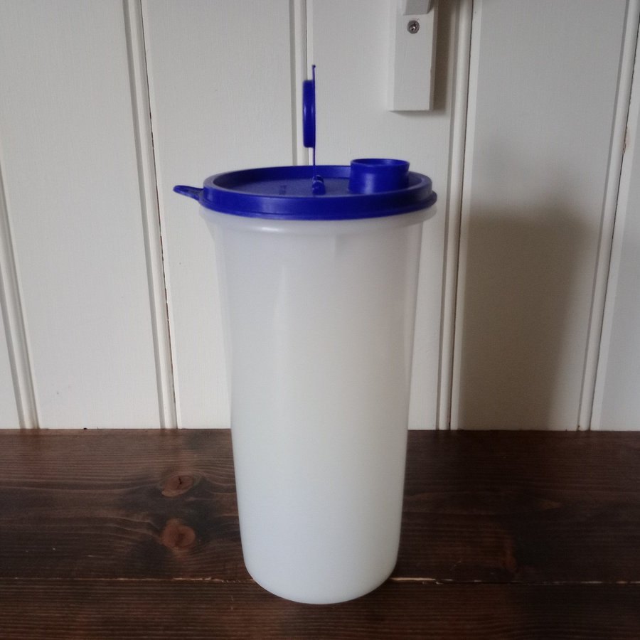 Tupperware cylinder kanna 1,5l med vätsketät